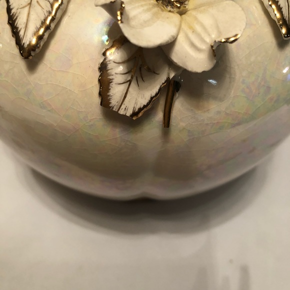 Norcrest Japan GD-17 Exquisite Iridescent vase white gold trim with flowers - Picture 8 of 16